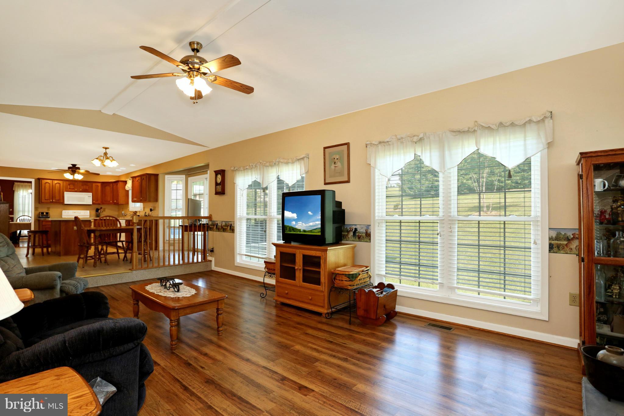 15178 Roddy Road Thurmont, MD 21788 - Photo 10 of 29 Family Room