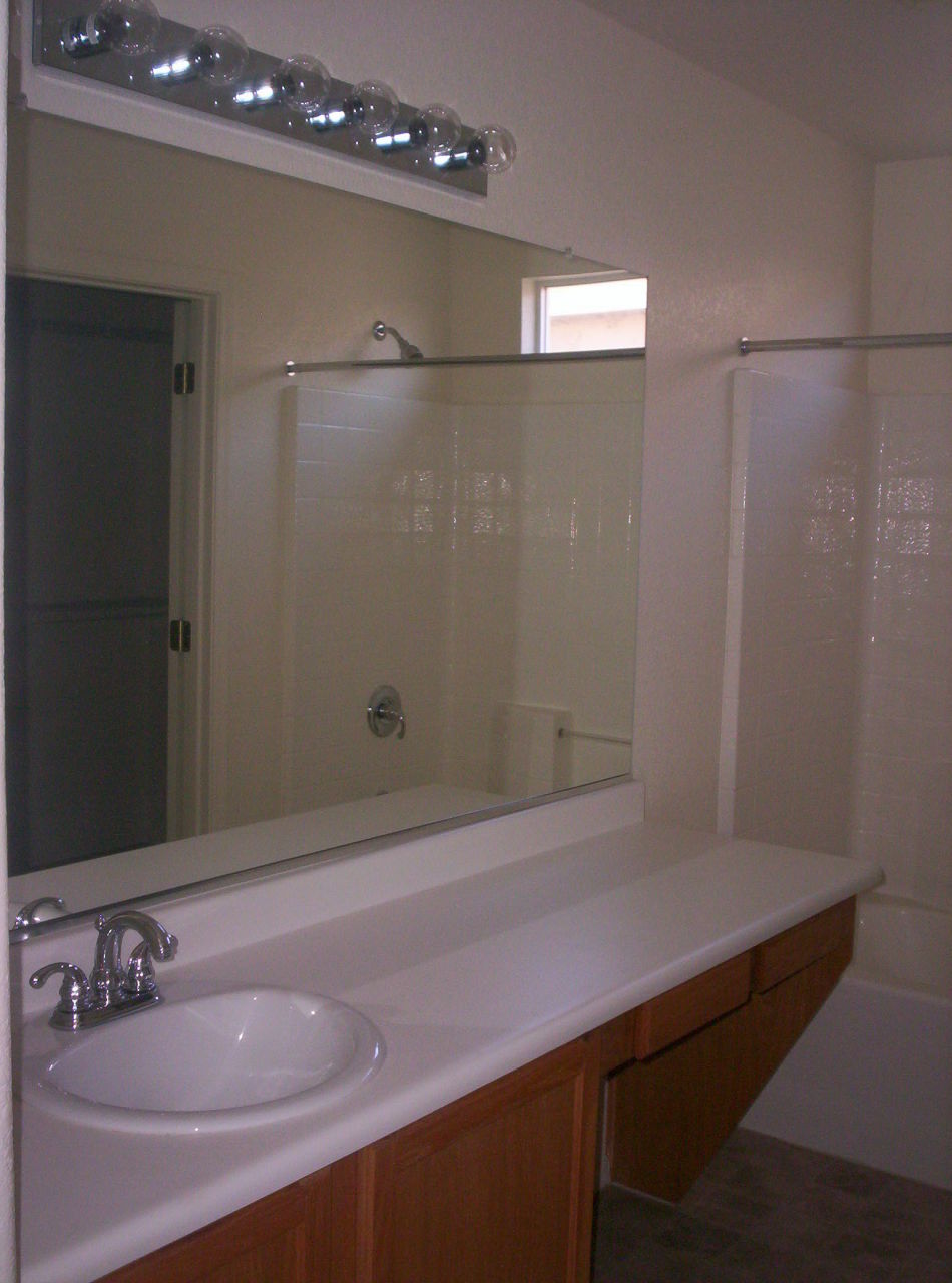 1505 East Romley Road Phoenix, AZ 85040 - Photo 5 of 6 Master Bathroom