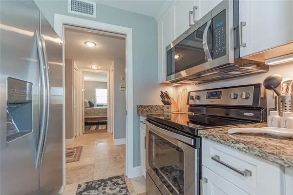 $6,300 | 1715 Ocean Drive, Unit 3B, Vero Beach, FL 32963