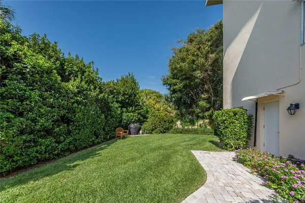 $6,300 | 1715 Ocean Drive, Unit 3B, Vero Beach, FL 32963