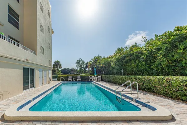 $6,300 | 1715 Ocean Drive, Unit 3B, Vero Beach, FL 32963