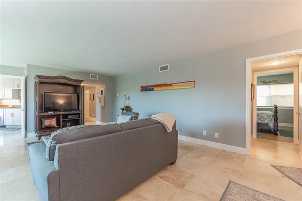 $6,300 | 1715 Ocean Drive, Unit 3B, Vero Beach, FL 32963