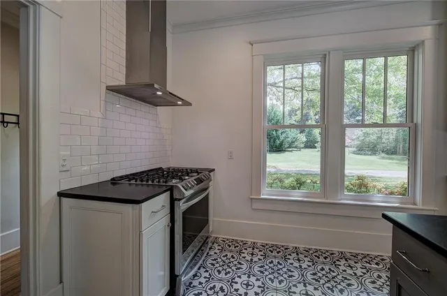 a bathroom with a toilet and a bathtub