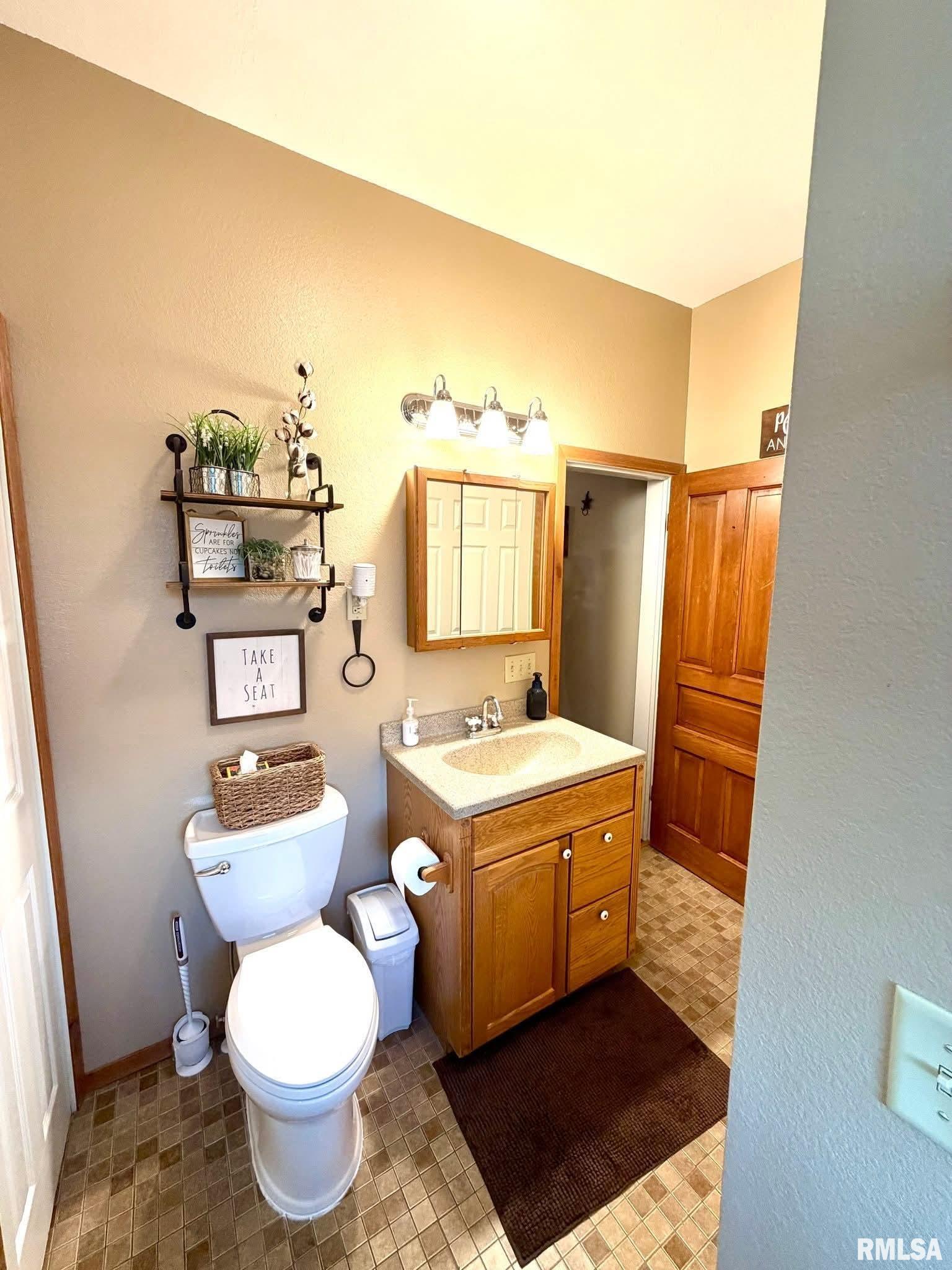 1255 East Chestnut Street Canton, IL 61520 - Photo 18 of 53