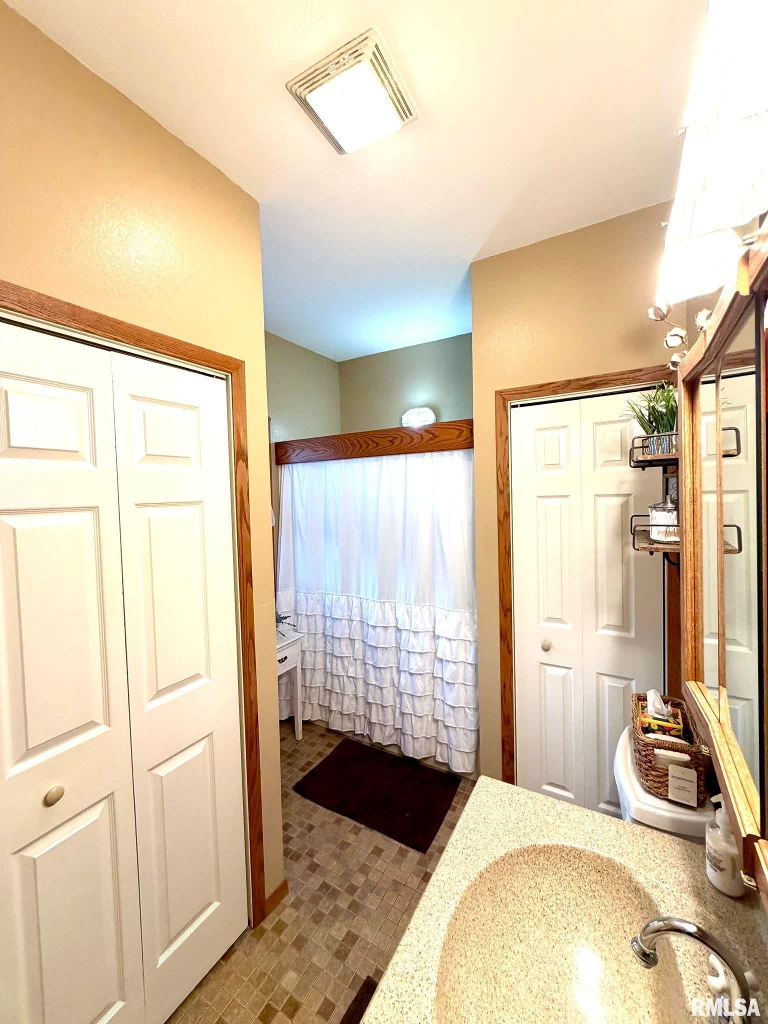 1255 East Chestnut Street Canton, IL 61520 - Photo 21 of 53