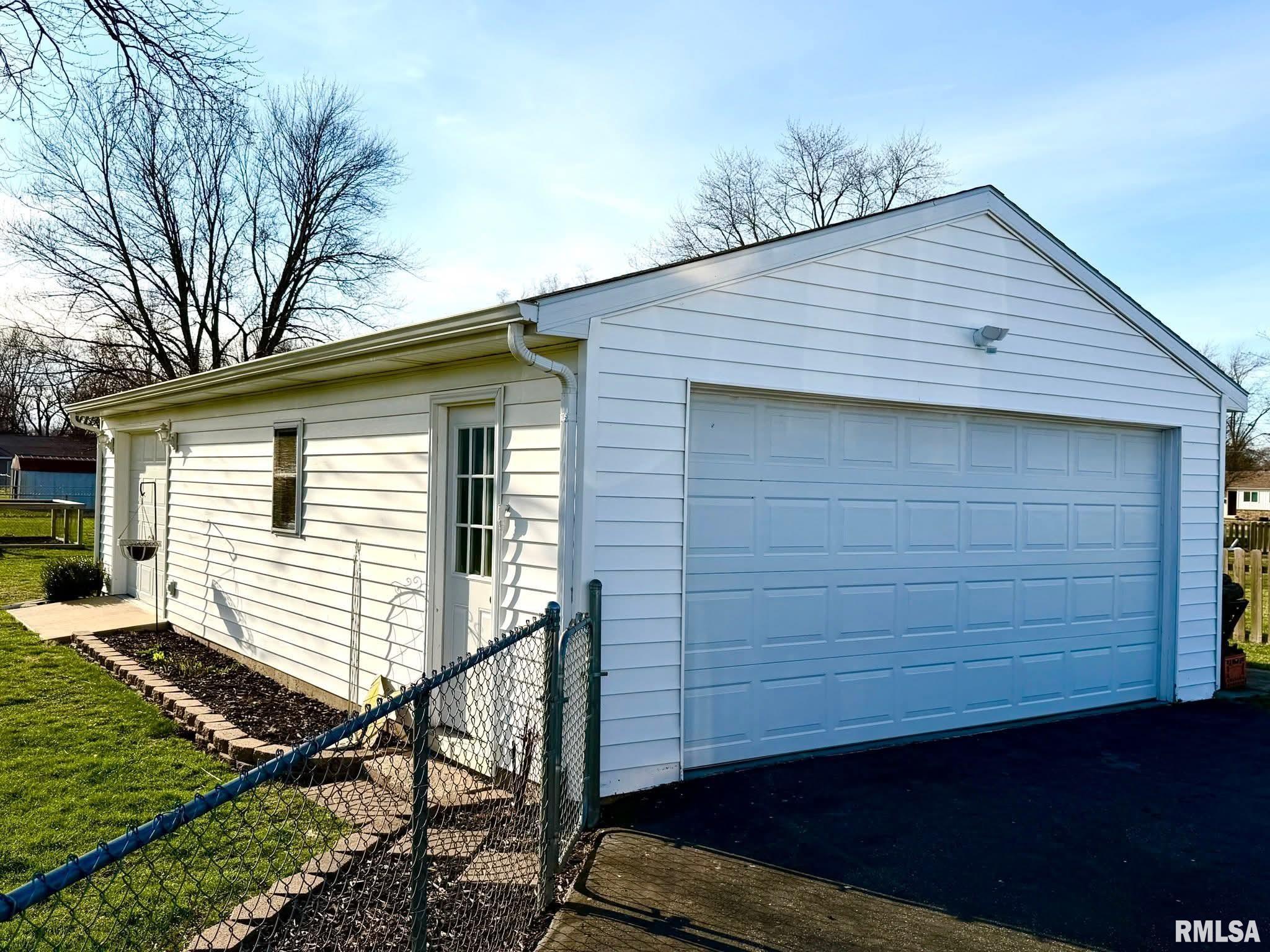 1255 East Chestnut Street Canton, IL 61520 - Photo 8 of 53