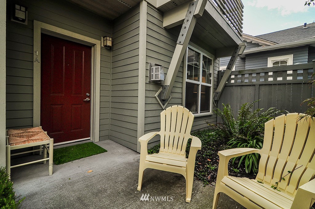 5953 California Avenue Southwest, Unit 1A Seattle, WA 98136 - Photo 3 of 14