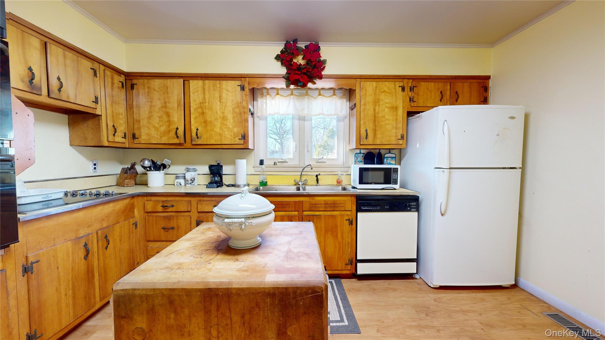 121 Aspatuck Road Westhampton Beach, NY 11978 - Photo 8 of 11