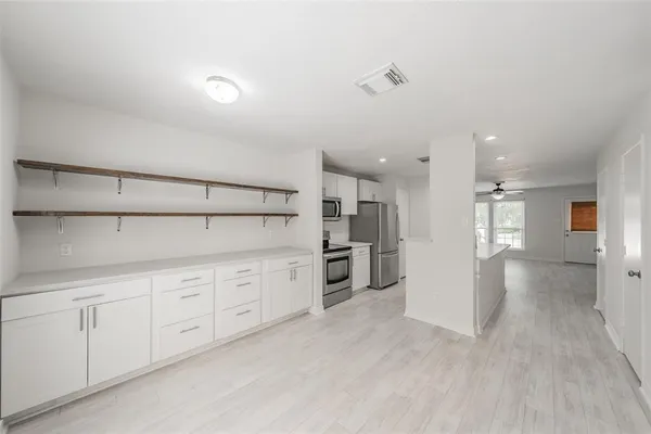 $2,100 | 193 Merlin Way, Euless, TX 76039