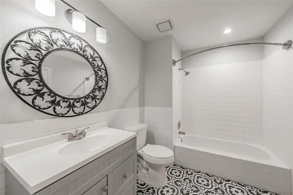 $2,100 | 193 Merlin Way, Euless, TX 76039