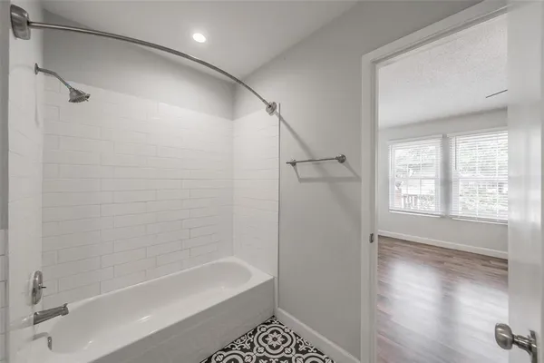 $2,100 | 193 Merlin Way, Euless, TX 76039