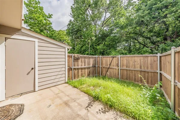 $2,100 | 193 Merlin Way, Euless, TX 76039