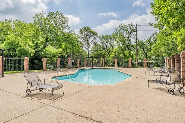 $2,100 | 193 Merlin Way, Euless, TX 76039