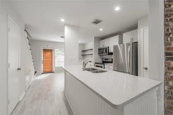 $2,100 | 193 Merlin Way, Euless, TX 76039
