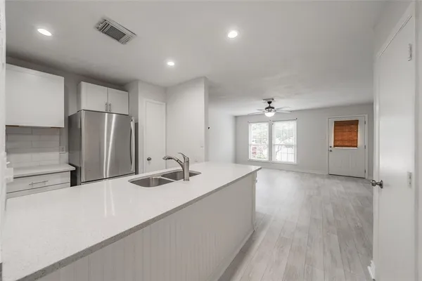 $2,100 | 193 Merlin Way, Euless, TX 76039