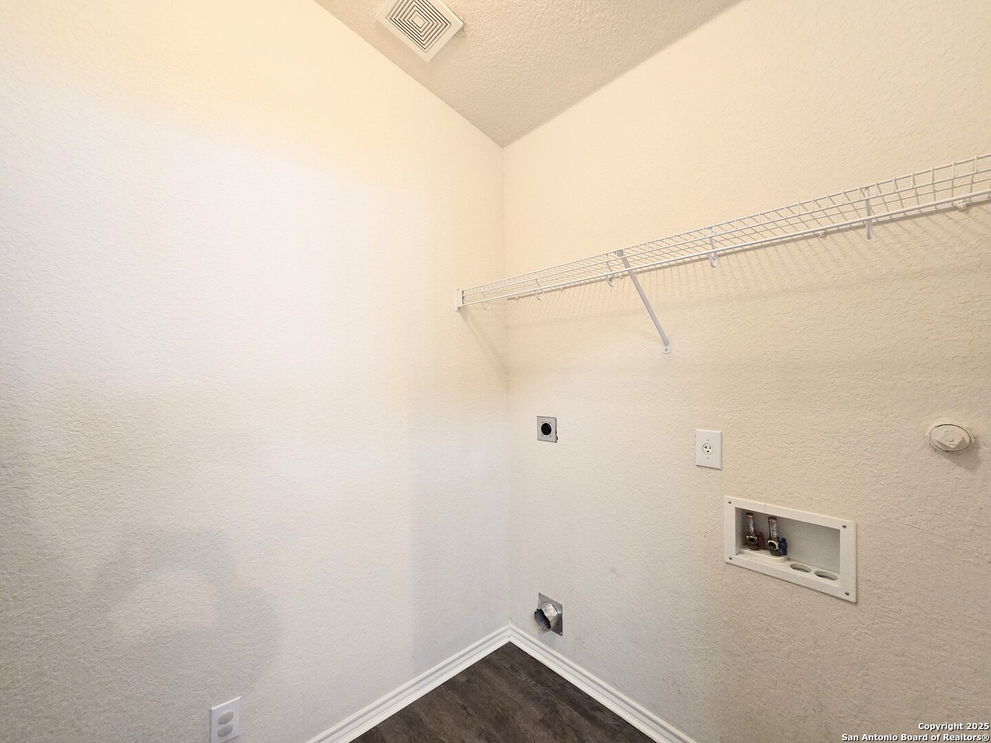 2711 Skybound San Antonio, TX 78245 - Photo 6 of 23 a small space with a shower
