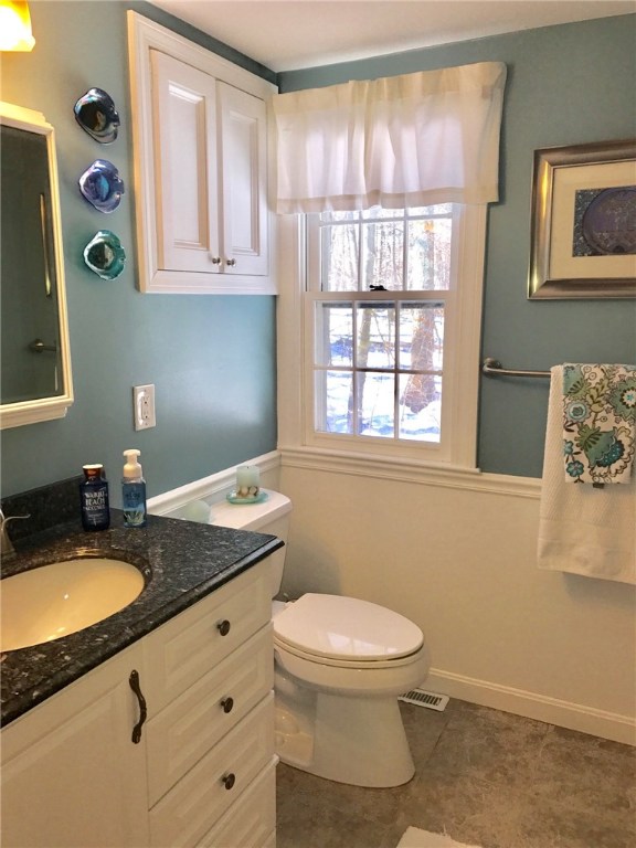 12 Longmeadow Road Lincoln, RI 02865 - Photo 31 of 40 Second Full bathroom