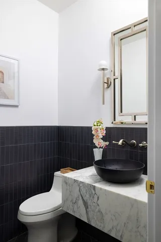 a bathroom with a toilet