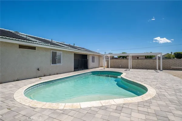 $999,999 | 6748 Coriander Drive, Oak Hills, CA 92344