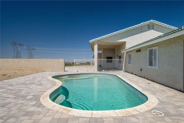 $999,999 | 6748 Coriander Drive, Oak Hills, CA 92344