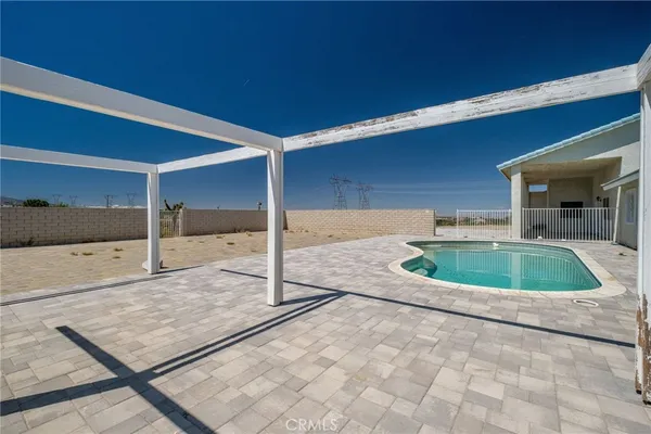 $999,999 | 6748 Coriander Drive, Oak Hills, CA 92344