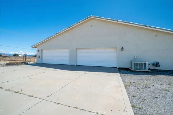 $999,999 | 6748 Coriander Drive, Oak Hills, CA 92344