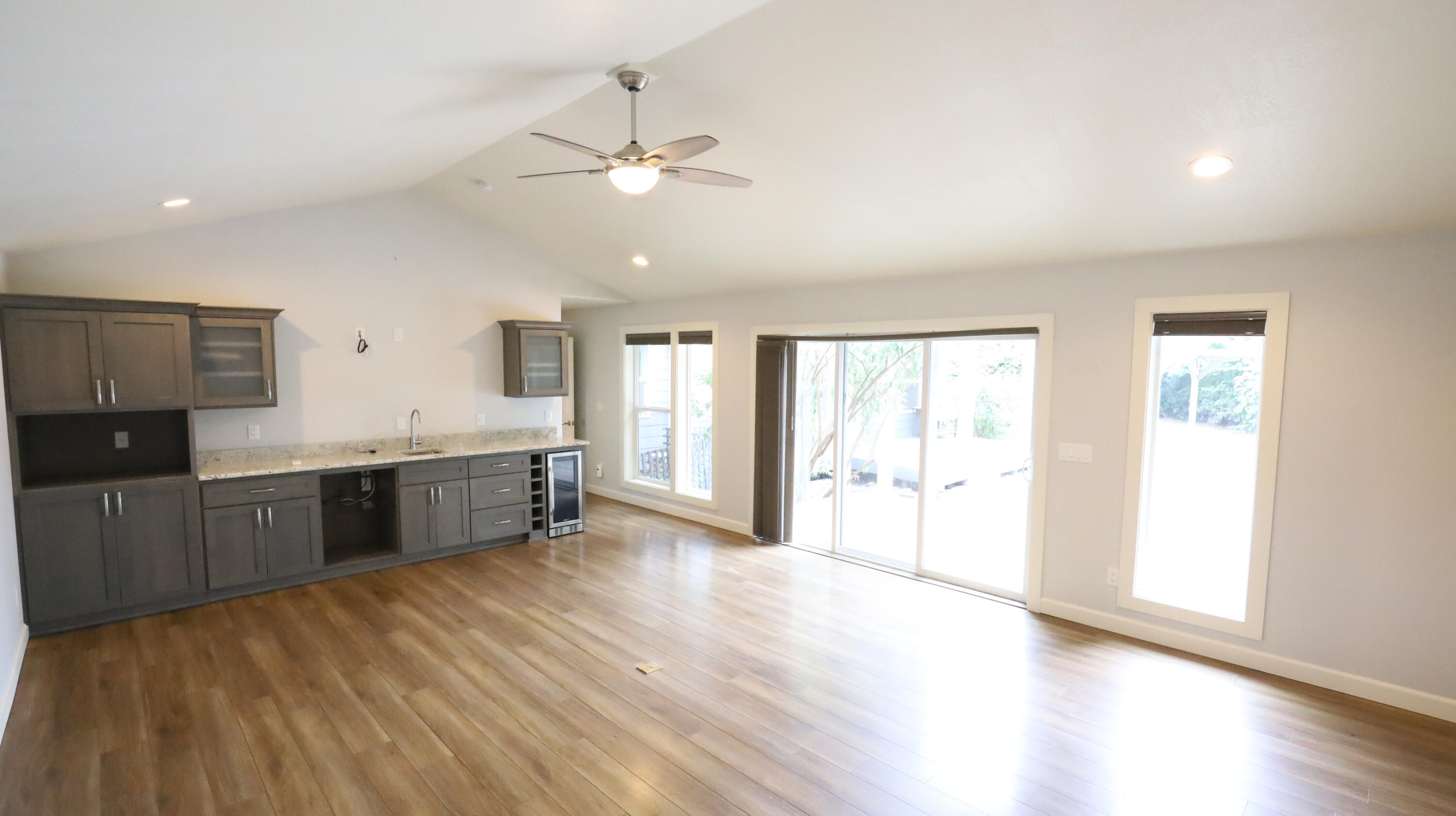 136 Lucas Court Eagle Point, OR 97524 - Photo 14 of 18 Master Bed