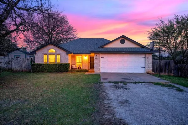 $285,000 | 420 Robert Drive, Springtown, TX 76082