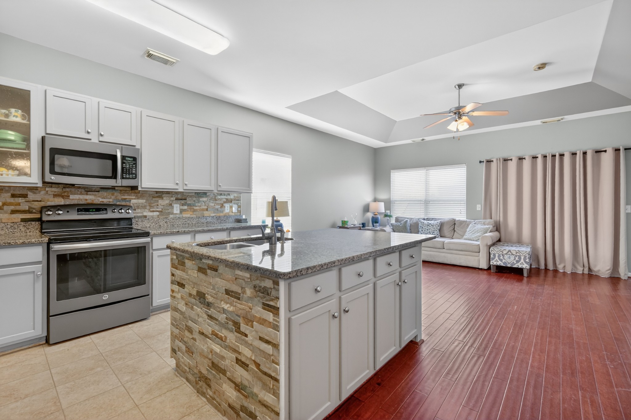 1046 Misty Morn Circle Spring Hill, TN 37174 - Photo 4 of 34