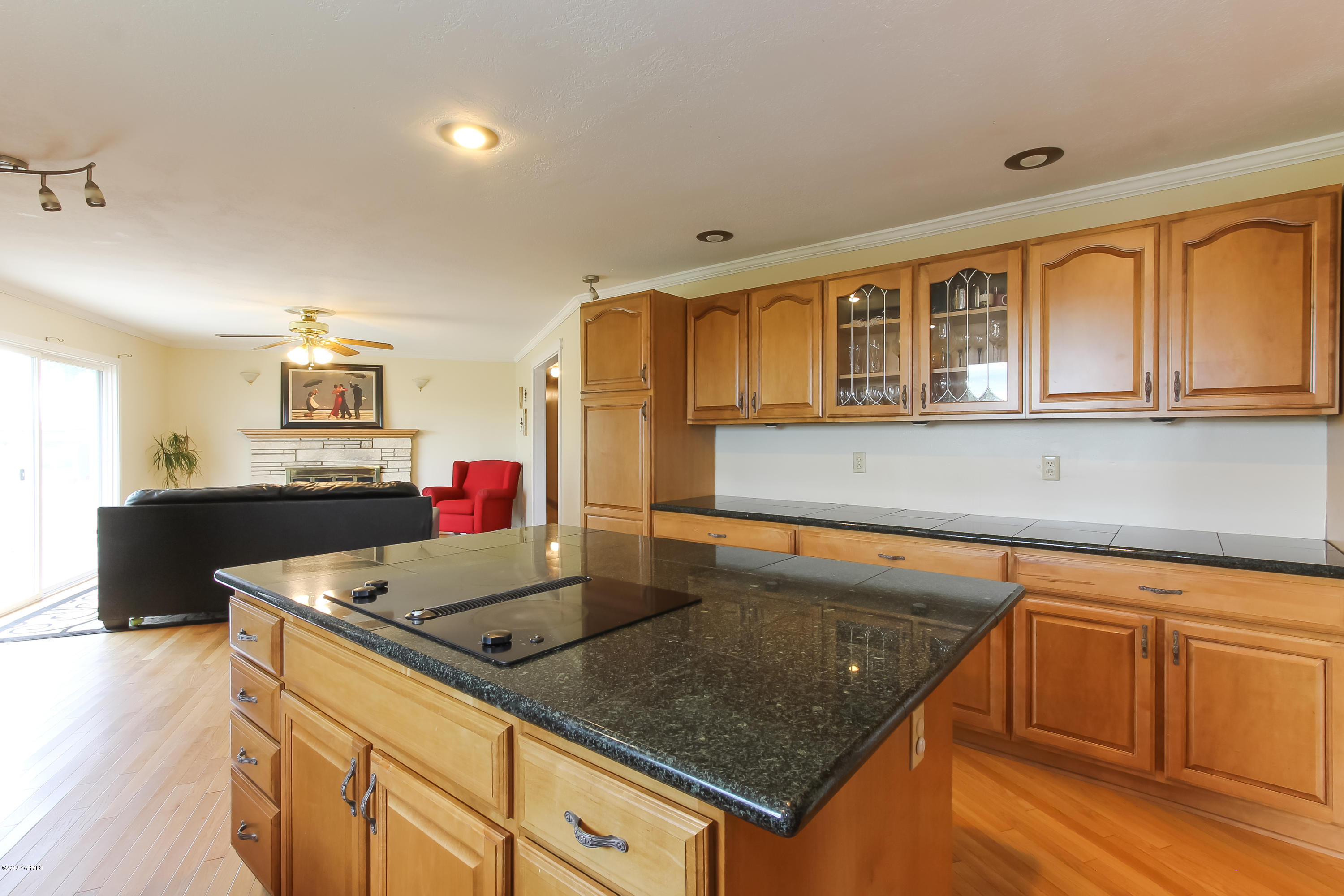 120 Martin Road Toppenish, WA 98948 - Photo 14 of 36 a kitchen that has a sink and a stove in it