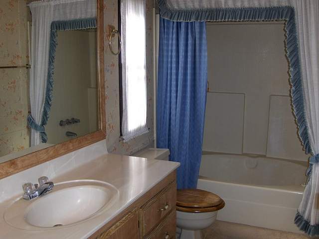71 West 3rd Street Eagar, AZ 85925 - Photo 5 of 5 a bathroom with a sink toilet and shower