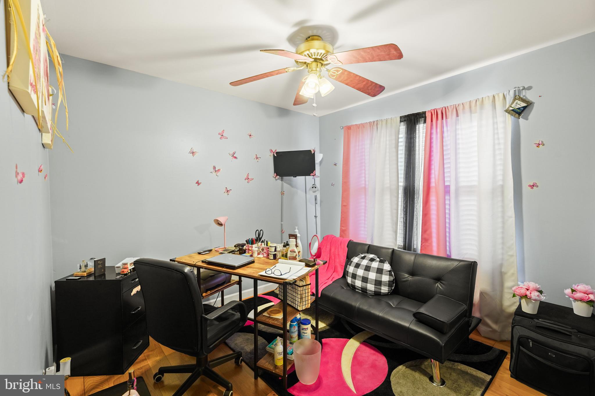 5210 Vienna Drive Clinton, MD 20735 - Photo 23 of 29 a living room with furniture and a chandelier