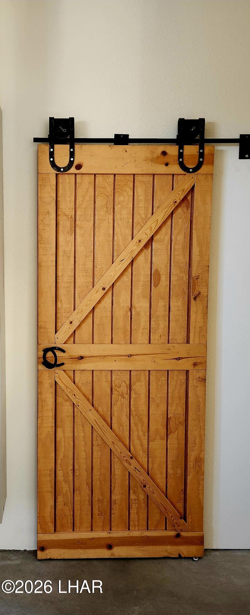 19310 South John Wayne Road Yucca, AZ 86438 - Photo 8 of 14 Barn Door