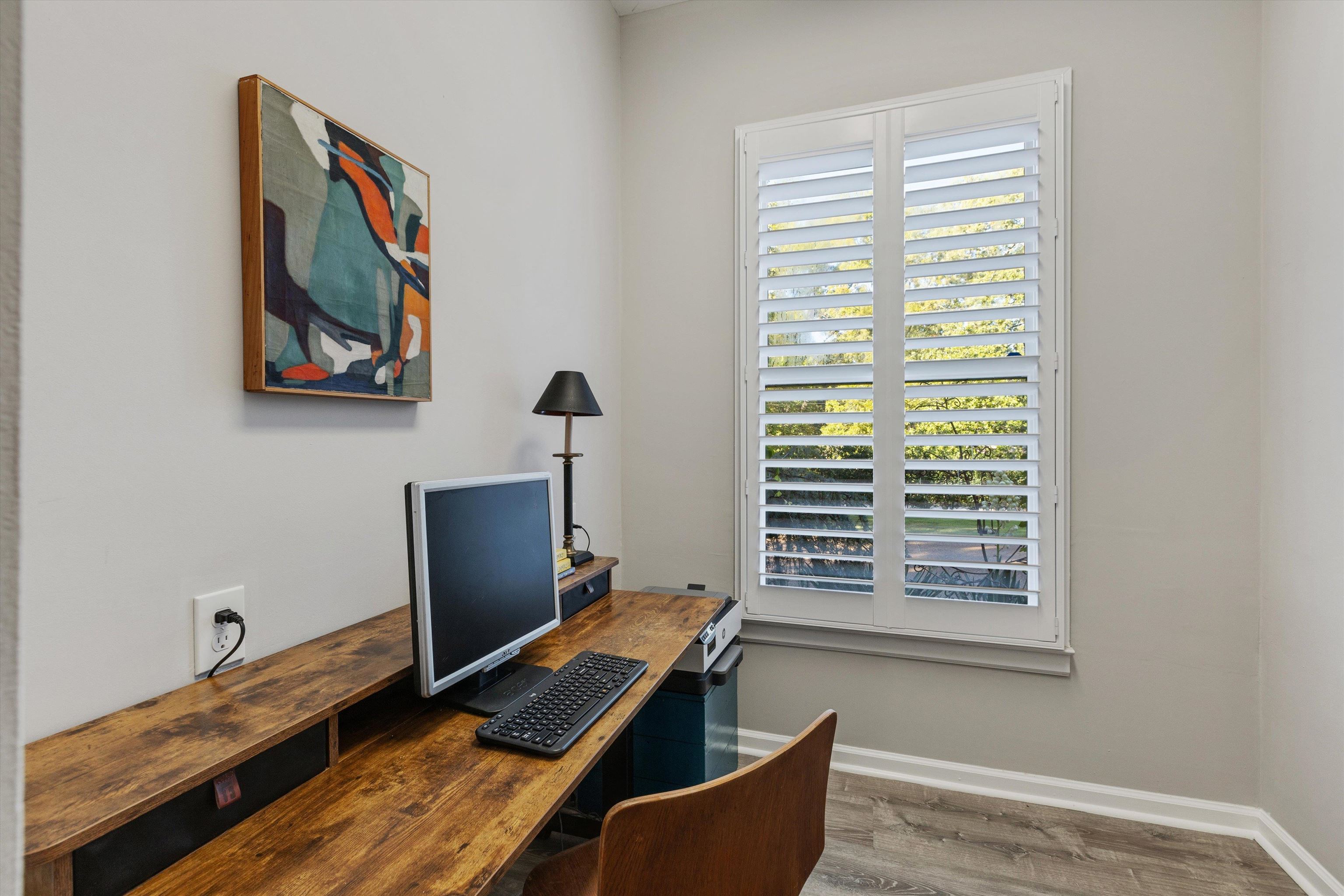 194 South Perkins Road Memphis, TN 38117 - Photo 13 of 33 a room with furniture and a window