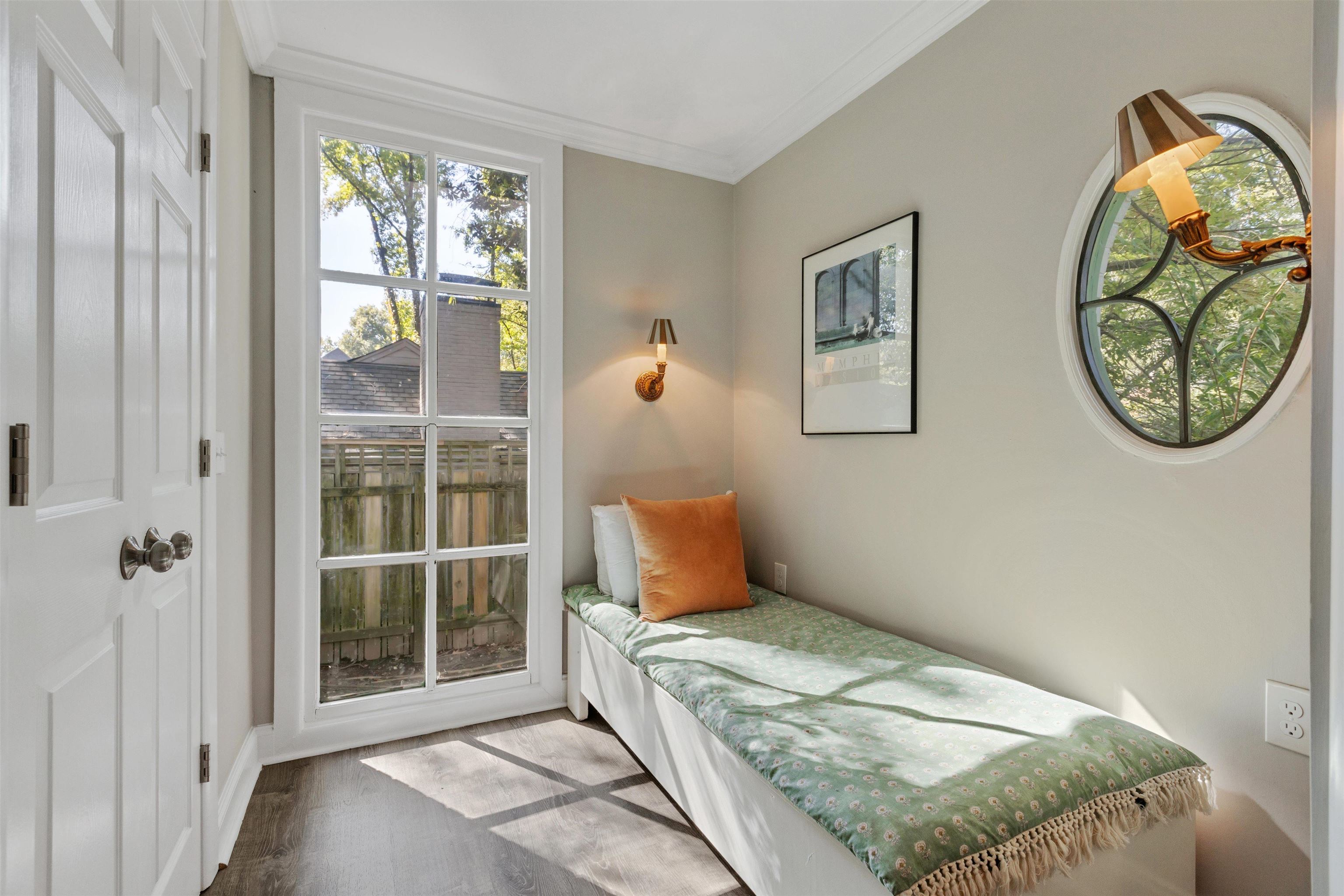 194 South Perkins Road Memphis, TN 38117 - Photo 27 of 33 a bedroom with a bed and a window