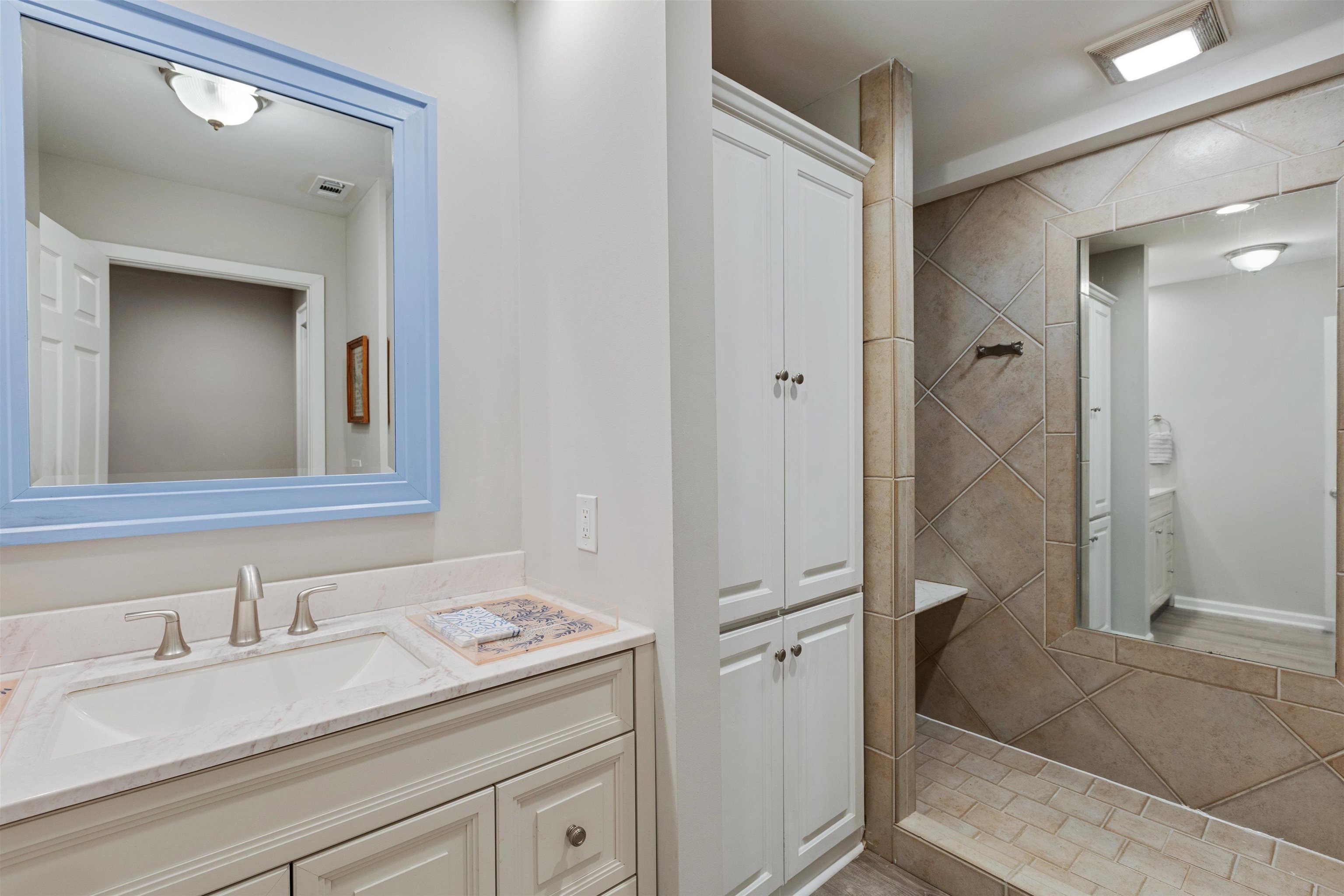 194 South Perkins Road Memphis, TN 38117 - Photo 28 of 33 a bathroom with a granite countertop sink mirror and shower