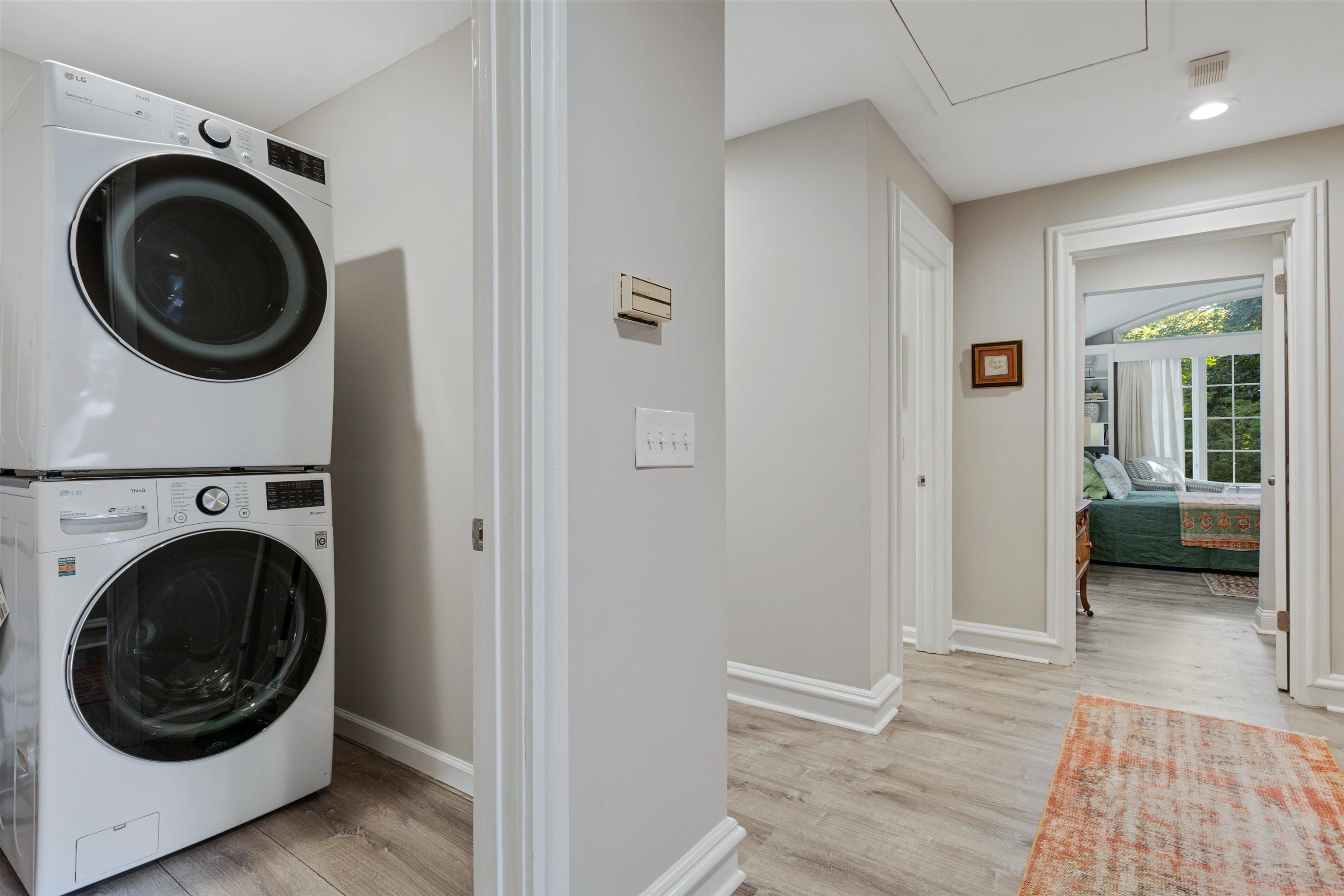 194 South Perkins Road Memphis, TN 38117 - Photo 29 of 33 a view of a hallway with washer and dryer