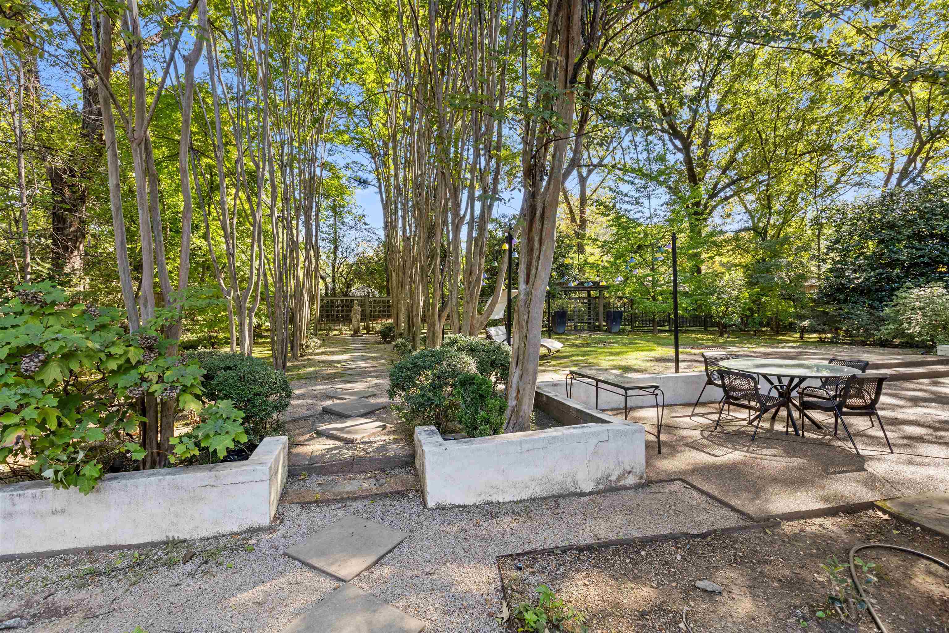 194 South Perkins Road Memphis, TN 38117 - Photo 4 of 33 a view of a patio with table and chairs potted plants and large tree