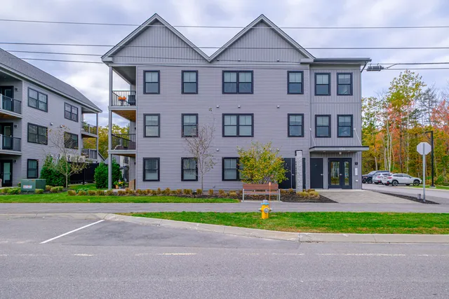 $430,000 | 156 Scarborough Downs Road, Unit 330, Scarborough, ME 04074