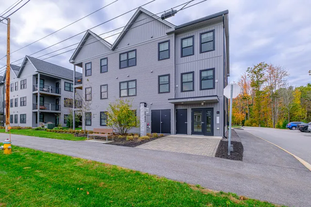 $430,000 | 156 Scarborough Downs Road, Unit 330, Scarborough, ME 04074