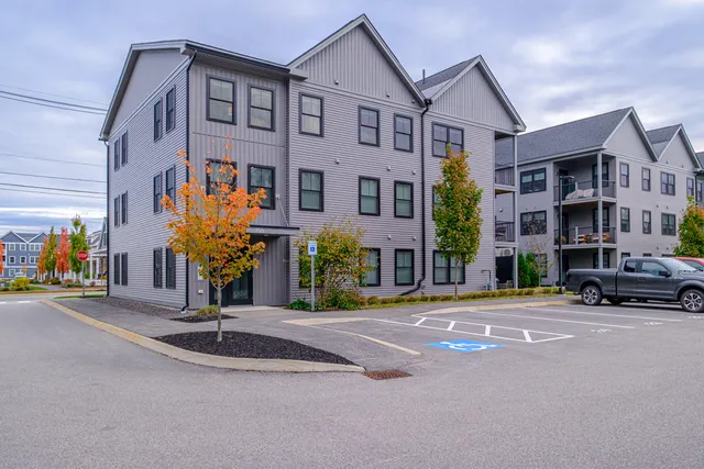 $430,000 | 156 Scarborough Downs Road, Unit 330, Scarborough, ME 04074