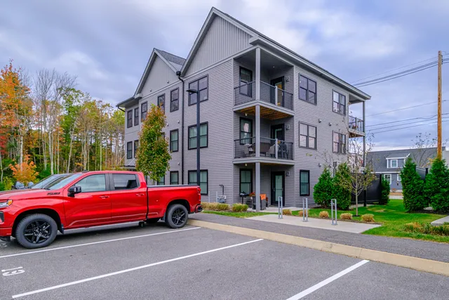 $430,000 | 156 Scarborough Downs Road, Unit 330, Scarborough, ME 04074