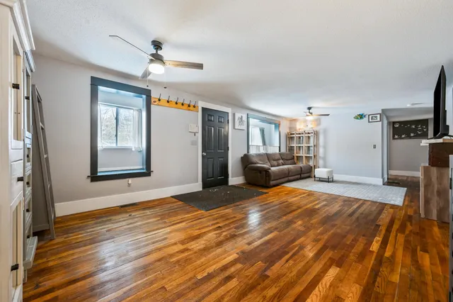 $449,900 | 8 Ross Farm Road, Albany, NH 03818