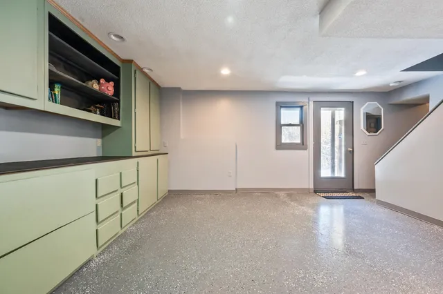 $449,900 | 8 Ross Farm Road, Albany, NH 03818