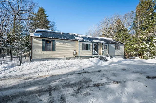 $449,900 | 8 Ross Farm Road, Albany, NH 03818