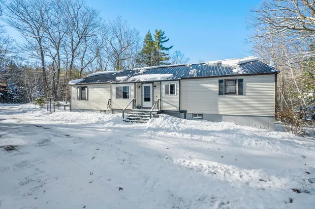 $449,900 | 8 Ross Farm Road, Albany, NH 03818