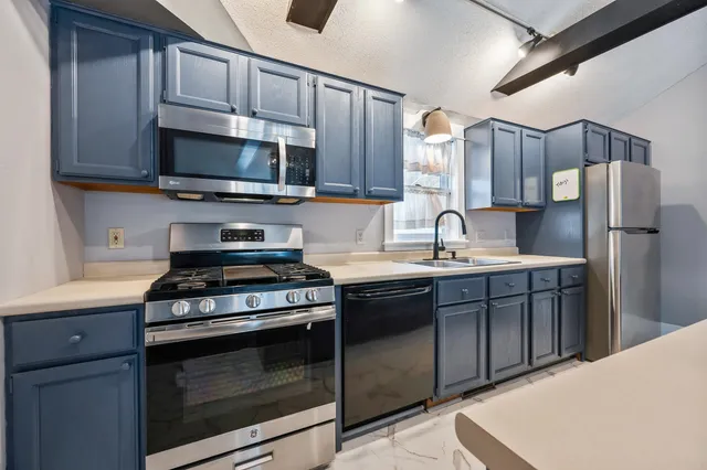 $449,900 | 8 Ross Farm Road, Albany, NH 03818