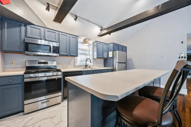 $449,900 | 8 Ross Farm Road, Albany, NH 03818