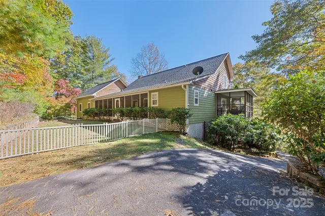 $725,000 | 31 Laurel Ridge Drive, Otto, NC 28763