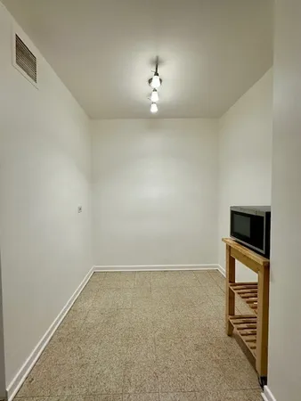 $2,550 | 1516 Hinman Avenue, Unit 303, Evanston, IL 60201